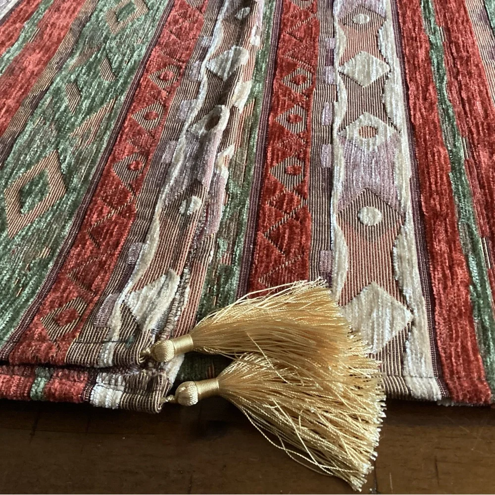 ALASKAN NATIVE MADE TABLE RUNNER 16 1/2” x 88” CRAFTSMANSHIP BY THE LOOM